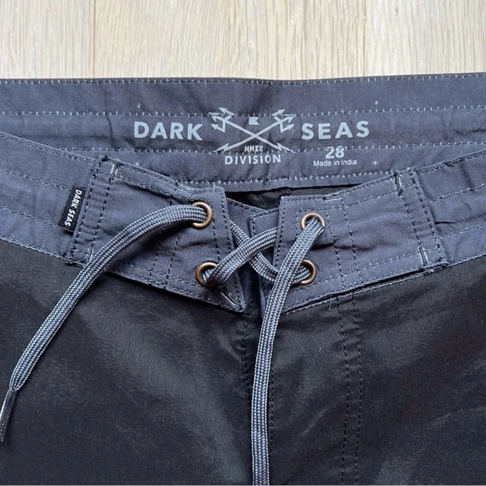 Dark Seas Black Board Shorts Swim Trunks Men's Size 28